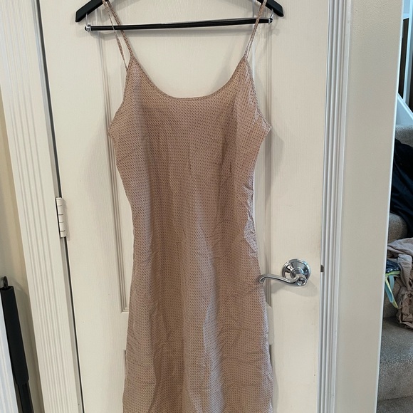 Halston Heritage silk Tan nightgown and Robe with the Halston signature H design - Picture 6 of 6